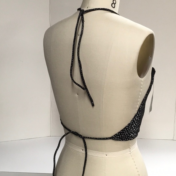 Chic Black and White halter bandanaTop. - Picture 4 of 7